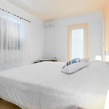 بيت للعطل House With A Parking Space Kasic, Sibenik - 11079 بيروفاتش